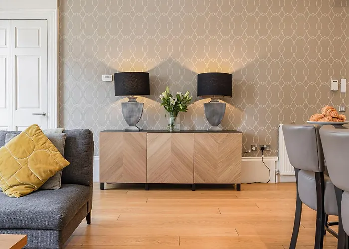 Deluxe One-Bedroom Apartment